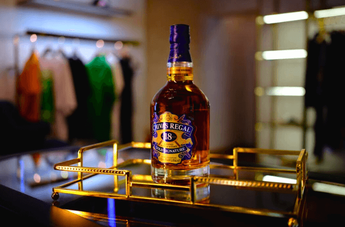 CHIVAS REGAL 18YO WHISKY 0.7L + PACKAGING